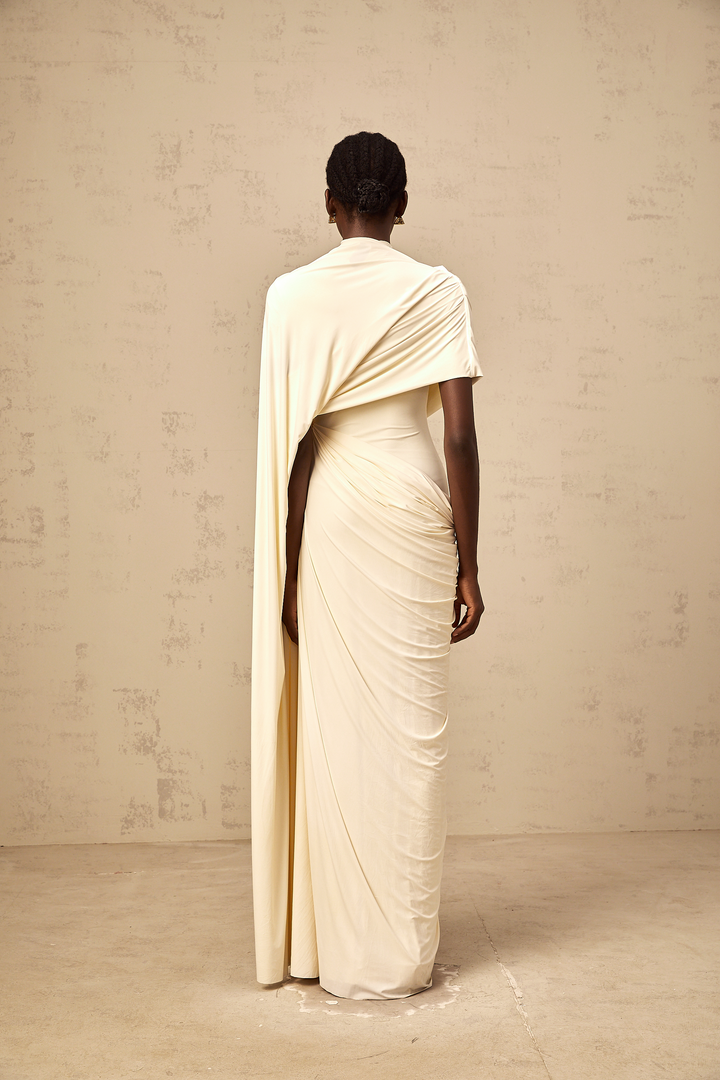 Elegante Abito Lungo Cappa Asimmetrica Drappeggiata