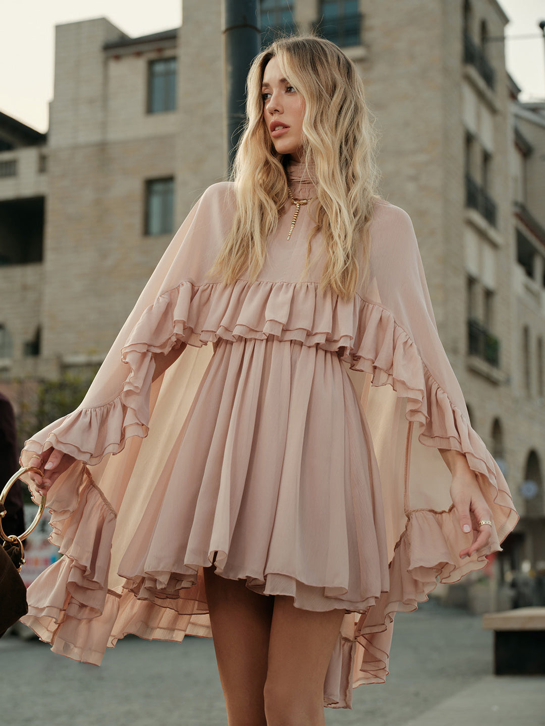 Abito lussuoso chiffon con mantella