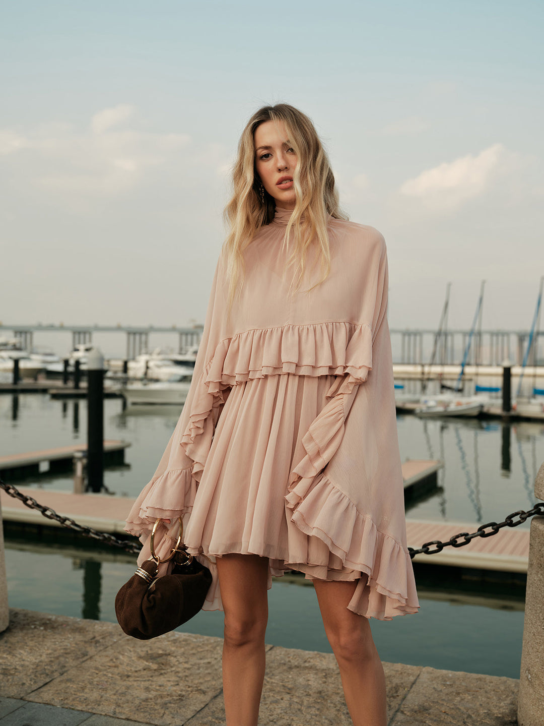 Abito lussuoso chiffon con mantella