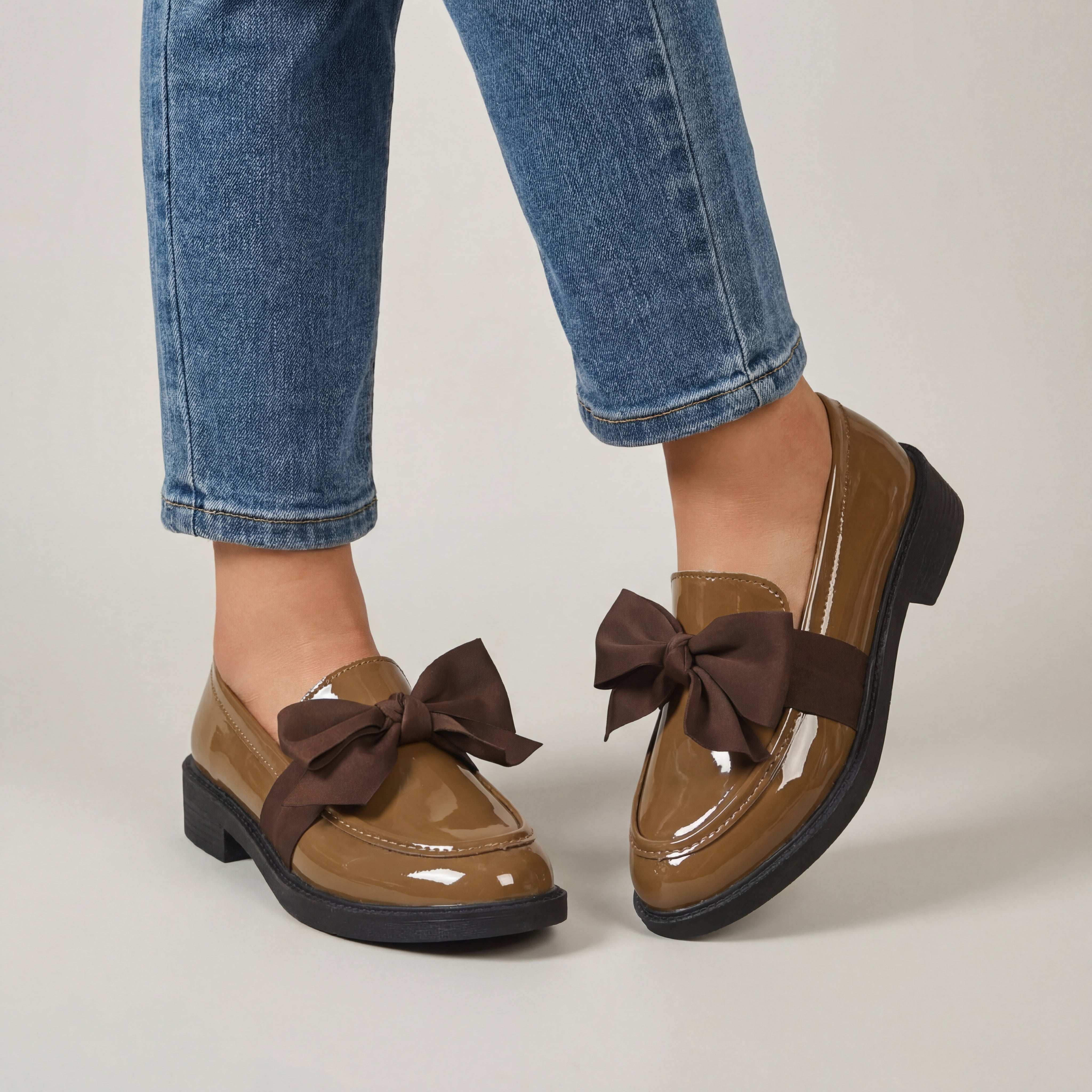 Eleganti Mocassino Donna Vernice con Fiocco Tacco Basso