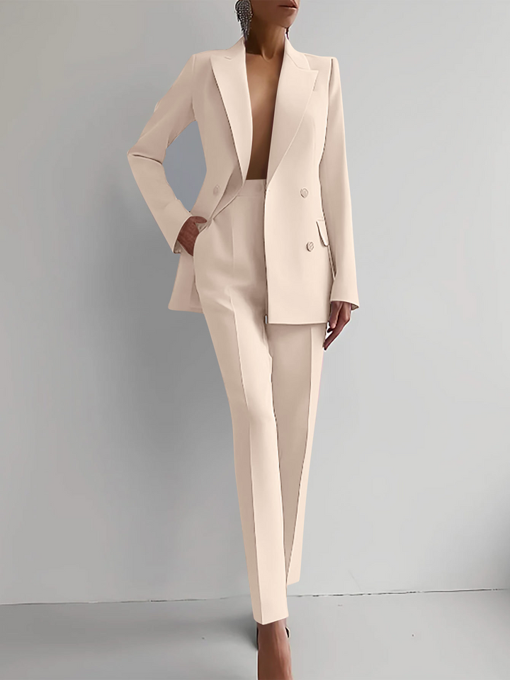 Donna Suit in Tessuto Fluido per l’Autunno
