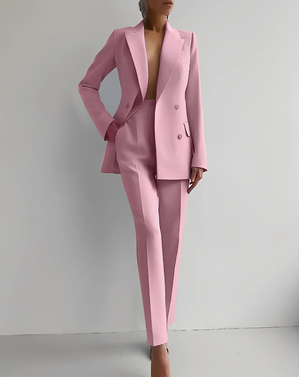 Donna Suit in Tessuto Fluido per l’Autunno