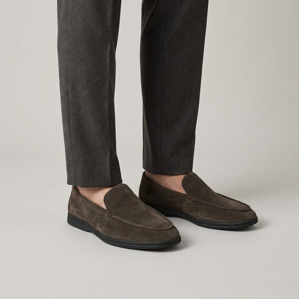 Mocassini da uomo in pelle scamosciata di alta qualità con suola nera