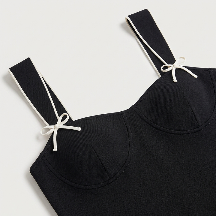 Elegante Abito Lungo Nero Scollo Cuore Donna