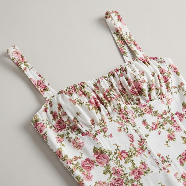 Elegante abito midi estivo con motivo floreale a boccioli di rosa