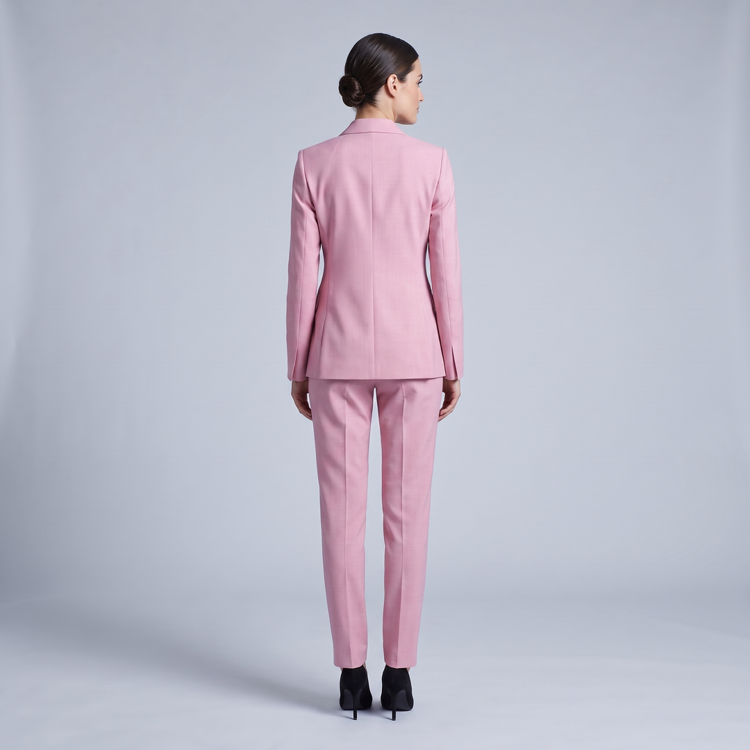 Donna Suit in Tessuto Fluido per l’Autunno