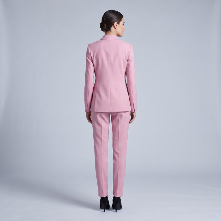 Donna Suit in Tessuto Fluido per l’Autunno