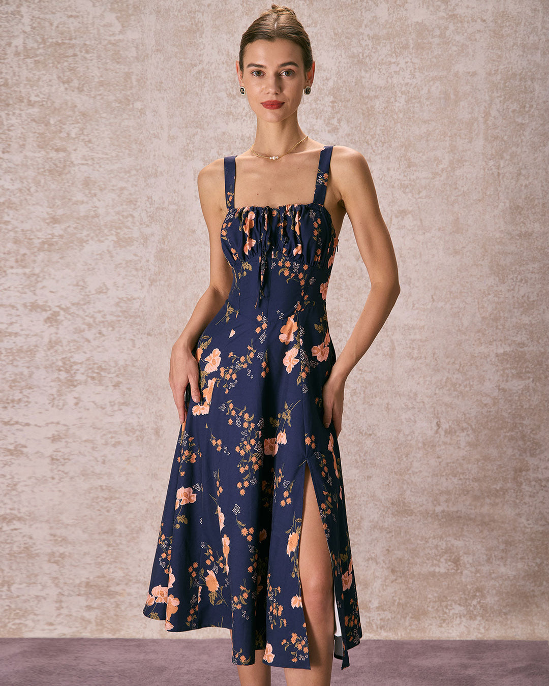 Elegante Abito Midi Floreale Navy Allacciato Arricciato