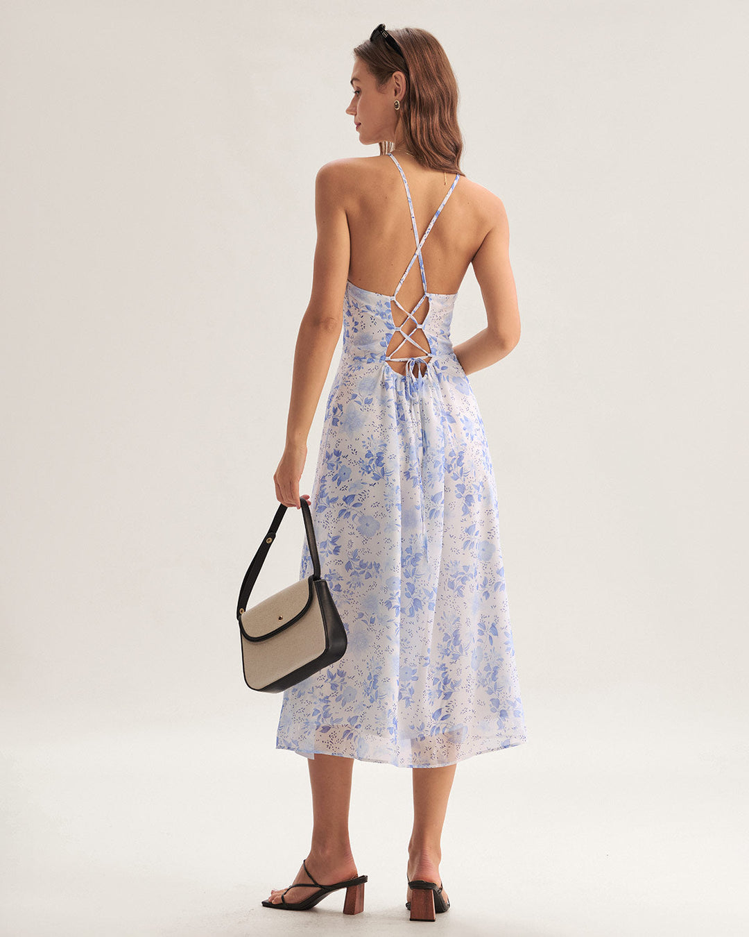 Abito estivo midi floreale blu con scollo all'americana
